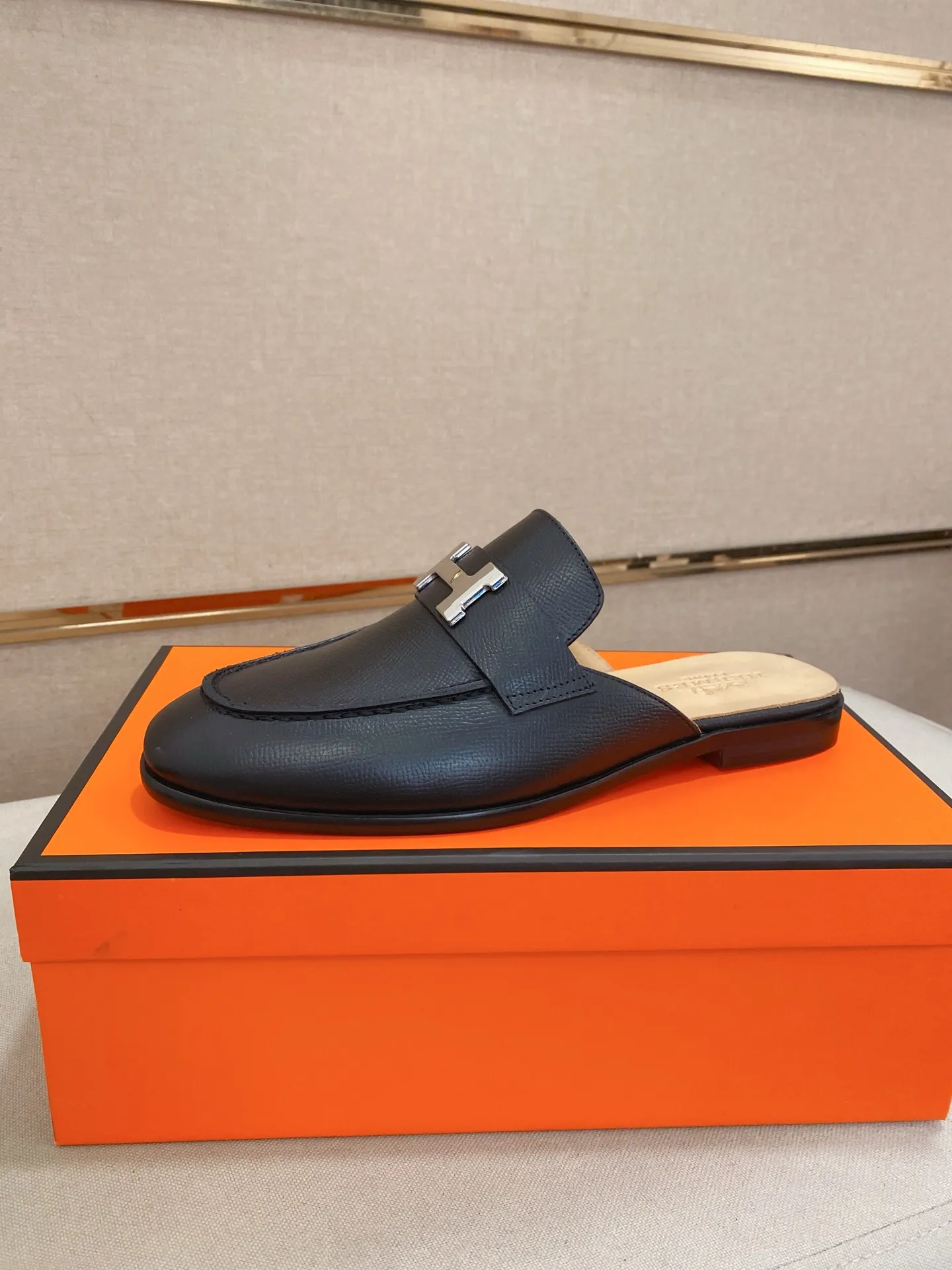 Men's clothing and shoes💰: 500💰《HERMES》【Classic original single version】Hermès half-drag; top 🔝purchasing agent🔍🔍 latest 🇺🇸 counter sale simultaneously, original ▲▲cowhide imported from Italy ▲▲Exquisite workmanship (Italian 🇮🇹Imported water-dyed 🐂cowhide lining) sole: original sole provided by the original factory, ⚠️exclusive double-layer activity·TPR·rubber·combined molded outsole; Yardage: 38-44. Can be customized45